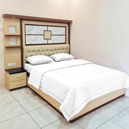 Reddoorz @ Jalan Nyai Enat Sampit Otel Dış mekan fotoğraf